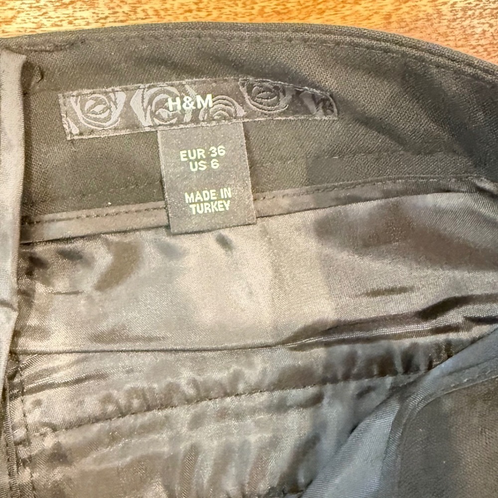 H&M Black Knee Length Bermuda Shorts‎ - Picture 4 of 6